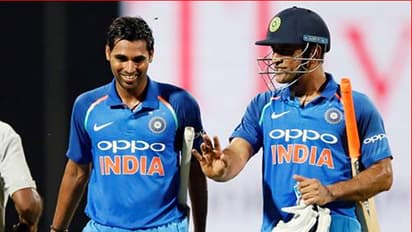 ಭುವಿಯ ಅಬ್ಬರದ ಆಟಕ್ಕೆ ಕಾರಣ ಯಾರು?: ಭುವಿ ಕ್ರೀಸ್ಗೆ ಬಂದಾಗ ಧೋನಿ ಹೇಳಿದ್ದೇನು?