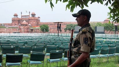 लाल किले पर हमला कर सकते हैं आतंकवादी, खुफिया विभाग ने दी चेतावनी