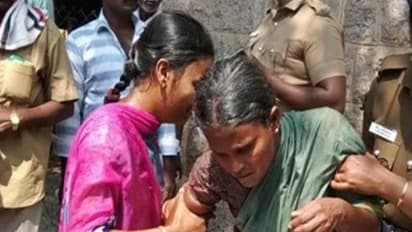 உயிர விட நிலமே பெரிசு! மண்ணெண்ணெய் எடுத்துக்கிட்டு ஆட்சியர் அலுவலகம் சென்ற தாய் - மகள்!