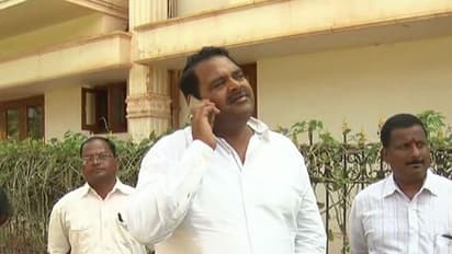 ಮಾಜಿ ಶಾಸಕ ಅನಿಲ್ ಲಾಡ್ ಕಾರು ಅಪಘಾತ.. ಪತ್ನಿ ಚಲಾಯಿಸುತ್ತಿದ್ದರು