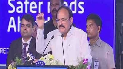 தயவுசெஞ்சு தாய் மொழியை ஒதுக்கிவிடாதீங்க... விரட்டி விரட்டி அட்வைஸ் பண்ணும் துணை ஜனாதிபதி வெங்கையா!