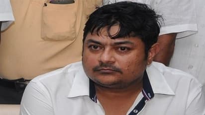 "புழலுக்கு போய் சிக்கன் சாப்பிடுவேன்!! பிரதமர் ஒரு வேஸ்ட்டு..!!" - உளறிக்கொட்டும் ஜெ.தீபக்..