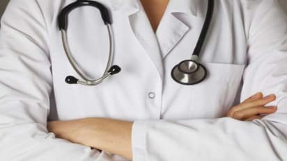 ബംഗാളിലെ ഡോക്ടർമാരുടെ സമരത്തിന് പിന്തുണ: കേരളത്തില് നാളെ ഡോക്ടർമാര് പണിമുടക്കും