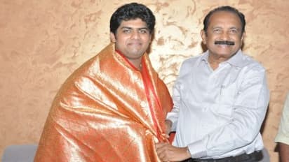 ஐஏஎஸ் தேர்வில் தமிழகத்தில் முதலிடம் பெற்ற பிரதாப் முருகன் - வைகோ நேரில் பாராட்டு