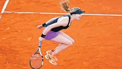 ஐந்து முறை மோதி முதல் முறை ஷரபோவாவை வீழ்த்தினார் பௌசார்டு…