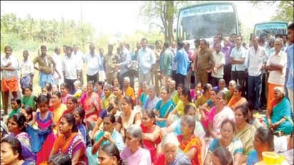 குடிநீர் கேட்டு 100-க்கும் மேற்பட்ட பெண்கள் சாலை மறியல்; இரண்டு மணி நேரம் போக்குவரத்து பாதிப்பு...