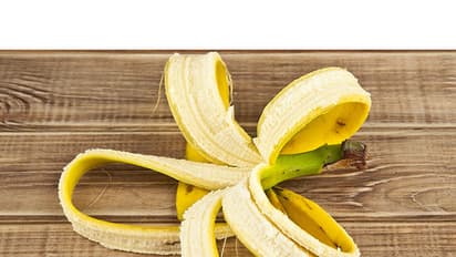 কলার খোসায় মুহূর্তে দূর হবে ব্রণ, জেনে নিন কী করে ব্যবহার করবেন, রইল প্যাকের হদিশ