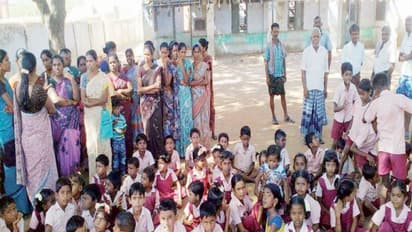 பள்ளிக்கூடத்தை முற்றுகையிட்டு மாணவர்கள் மற்றும் மக்கள் போராட்டம்…