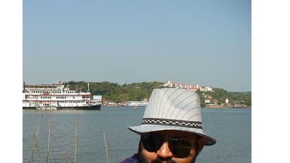 തൊഴുത്തിൽ കുത്തികളെ ചരിത്രം ജൂദാസായും ബ്രൂട്ടസായും അടയാളപ്പെടുത്തും: ലിജോ ജോസ് പെല്ലിശ്ശേരി