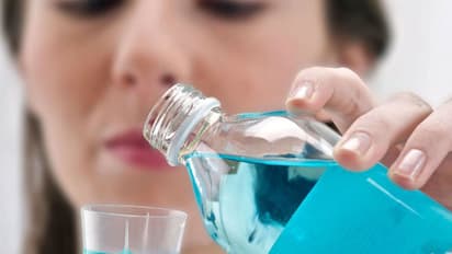 മൗത്ത് വാഷുകൾ ഉപയോഗിക്കുന്നത് കൊവിഡ് പകരാനുള്ള സാധ്യത കുറയ്ക്കുമെന്ന് പഠനം