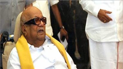 செயற்கை உணவுக்குழாய் மாற்றப்பட்டது!! சற்று நேரத்தில் வீடு திரும்புகிறார் கருணாநிதி!!