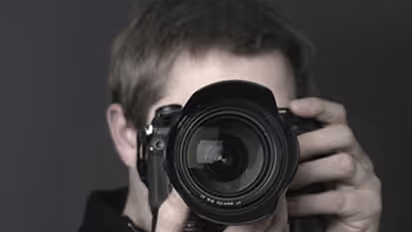 పెళ్లి ఫొటోలన్నీ తీసి.. వరుడి ముందు చిందులేస్తూ డిలీట్ చేసిన ఫొటోగ్రాఫర్.. కారణమేంటంటే?