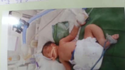 వైద్యులు లేరని పురుడు పోసిన నర్సులు, శిశువు మృతి