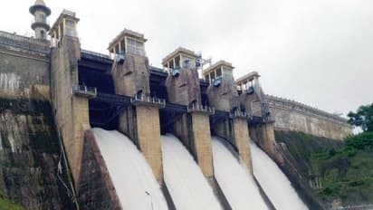 வெளுத்து வாங்கும் கனமழை…. கே.ஆர்.எஸ்., கபினி அணைகளில் இருந்து 39 ஆயிரம் கனஅடி நீர் திறப்பு…. பொங்கி வரும் காவிரி….