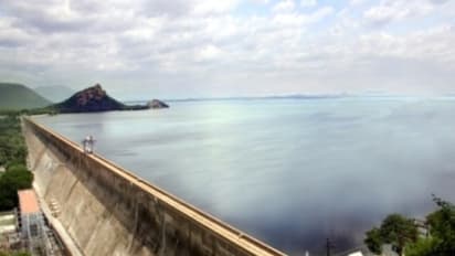 மகிழ்ச்சி…. உற்சாகம் … 117 அடியை எட்டிய மேட்டூர் அணை…. நாளை இந்நேரம் முழுக் கொள்ளவு… ஆனந்தக் கண்ணீருடன் கொண்டாடத் தயாராகும் விவசாயிகள் !!