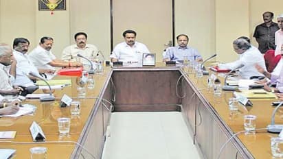 வரும் 15 ஆம் தேதி முதல் பஸ்கள் ஓடாது…போக்குவரத்து தொழிற்சங்கங்கள் திட்டவட்ட அறிவிப்பு…