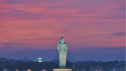 బాబోయ్.. హైదరాబాద్ కు ఇంతగా నిధుల వరద పారిస్తరా?