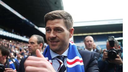 कोरोना की जकड़ में फुटबॉल, खिलाड़ियों के बाद अब कोच भी Corona Positive