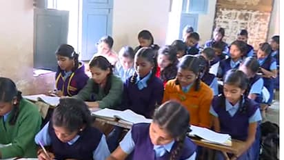 ಅಧಿಕಾರಿಗಳ ನಿರ್ಲಕ್ಷ್ಯಕ್ಕೆ ವಿದ್ಯಾರ್ಥಿಗಳ ಜೀವನ ಬಲಿ: ಶಾಲೆ ಆರಂಭವಾಗಿ ತಿಂಗಳಾದ್ರೂ ಕೈ ಸೇರಿಲ್ಲ ಪುಸ್ತಕ