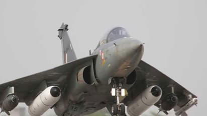 চিনের সঙ্গে চলা উত্তেজনার মধ্যেই শক্তি বাড়ল বায়ুসেনার, যুক্ত হল যুদ্ধ বিমান তেজসের নতুন স্কোয়াড্রন