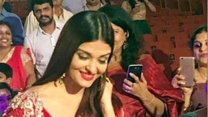 ചുവപ്പണിഞ്ഞ് സുന്ദരിയായി ഐശ്വര്യ എത്തി, ഒപ്പം ആരാധ്യയും, ചിത്രങ്ങള്, വീഡിയോ