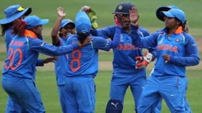 ஐசிசி உலக கோப்பை கிரிக்கெட் தொடரில் அசத்திய பெண்கள்…இலங்கை அணியை வீழ்த்தி அரையிறுத்திக்கு முன்னேற்றம்….