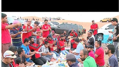 ദുബായില് മരുഭൂമിക്ക് നടുവില് ഒരു ഇഫ്താര് സംഗമം