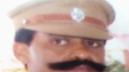 10 அடி பள்ளத்தில் போலீஸ் ஜீப் கவிழ்ந்து இன்ஸ்பெக்டர் படுகாயம் - வேலூரில் அதிகாலையில் பரபரப்பு