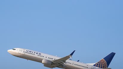 ಪ್ರಯಾಣಿಕನ ಶೌಚ ರಂಪಾಟ : ವಿಮಾನ ತುರ್ತು ಲ್ಯಾಂಡಿಂಗ್