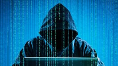 ഓണ്ലൈനിലുള്ളത് അവളല്ല, അവന്!