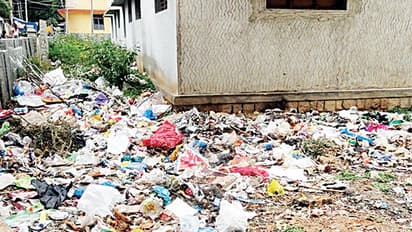 ಅಮೀನಗಡ: ಕೊಚ್ಚೆಯಲ್ಲೇ ತರಕಾರಿ ಖರೀದಿ: ಮರೀಚಿಕೆಯಾದ ಸ್ವಚ್ಛತೆ