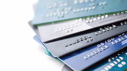 ഉപഭോക്താക്കള്‍ക്ക് പുതിയ തരത്തിലുള്ള എടിഎം കാര്‍ഡുകള്‍ നല്‍കാന്‍ നിര്‍ദ്ദേശം