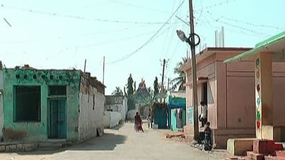 ಹೊಸಪೇಟೆ ಬಳಿ ಇದೆ ಮದ್ಯ ಮುಕ್ತ ತಾಂಡಾ: ಕುಡಿದು ಗ್ರಾಮಕ್ಕೆ ಕಾಲಿಟ್ಟರೆ ಬೀಳುತ್ತ ದಂಡ!