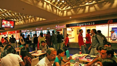 ಹೋಟೆಲ್’ಗಳಿಗೆ ಜಿಎಸ್ಟಿ ಏಟು: ಗ್ರಾಹಕರು ಇಳಿಕೆ