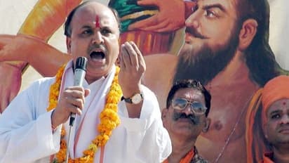 ಮೋದಿ ಎಂದೂ ಟೀ ಮಾರಿಲ್ಲ, ಎಲ್ಲಾ ಗಿಮಿಕ್: ತೋಗಾಡಿಯಾ ತಪರಾಕಿ!