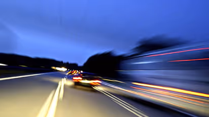 കാറോട്ട ചാമ്പ്യനായ യുവതി ഡ്രൈവിംഗ് സ്‌കൂളില്‍ പഠിക്കാന്‍ ചെന്നപ്പോള്‍; രസികന്‍ വീഡിയോ