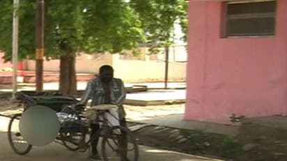 ಸೈಕಲ್ ರಿಕ್ಷಾದಲ್ಲೇ ಪೋಸ್ಟ್ ಮಾರ್ಟೆಮ್’ಗೆ ಶವ ಸಾಗಿಸಿದ ರೈಲ್ವೇ ಪೊಲೀಸ್!