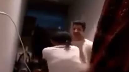 உயர் அதிகாரி மகள் முன் பேன்ட் ஜிப்பைத் திறந்து ஆபாச சைகை காட்டியே போலீஸ்... வெளு வெளுன்னு வெளுத்தெடுத்த அதிகாரிகள்...