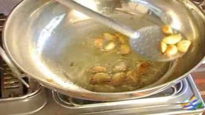 உங்களுக்குத் தெரியுமா? வறுத்த பூண்டுகளை சாப்பிட்டால் எலும்புகளின் வலிமை அதிகரிக்கும்.