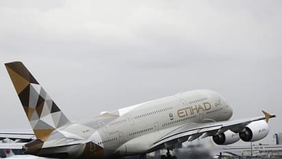 കൊവിഡ് പ്രതിസന്ധി മറികടക്കാന്‍ കൂട്ടപ്പിരിച്ചുവിടല്‍; ഇത്തിഹാദില്‍ നിരവധി ജീവനക്കാര്‍ക്ക് ജോലി നഷ്ടമായി