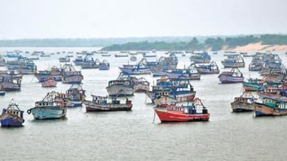 "நிபந்தனையுடன் தமிழக மீனவர்களின் படகுகள் விடுவிக்கப்படும்" - சொல்கிறார் இலங்கை மீன்வளத்துறை அமைச்சர்!!