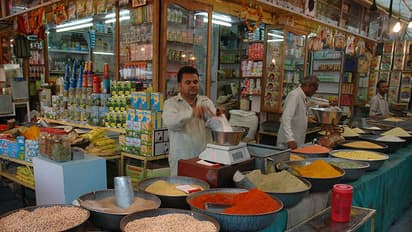 కరోనా ఎఫెక్ట్: విజయవాడ గొల్లపూడి మార్కెట్ నేటి నుండి ఆరు రోజులు మూసివేత