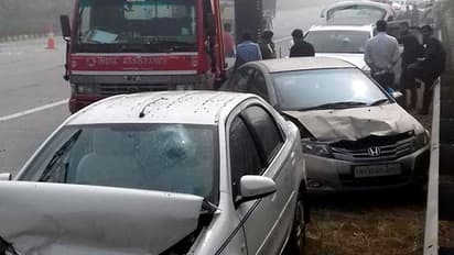 പുകമഞ്ഞ്; ഡല്‍ഹി എക്സ്പ്രസ് ഹൈവേയില്‍ 18 കാറുകള്‍ പരസ്പരം കൂട്ടിയിടിച്ചു