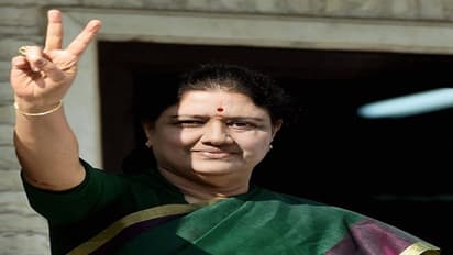 சசிகலாவிற்கு நேற்று வழங்கப்பட்ட இரவு உணவு இதுதான் .......