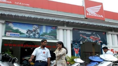 "ஒரு பைக் வாங்கினால் இன்னொரு பைக் இலவசம்".. பின்னி எடுக்கும் ஹோண்டா ஆஃபர்