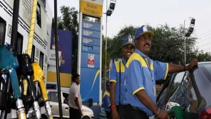 Petrol Diesel Price Today, 24 Feb 2022: Gwalior, Delhi, Kolkata समेत 12 शहरों में कितने हुए Petrol Price