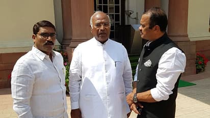 కేసిఆర్ పై ఖర్గే కు ఫిర్యాదు చేసిన కోమటిరెడ్డి, సంపత్