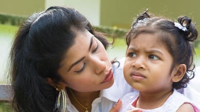 எது மாரியாதை?முதலில் பெற்றோர்கள் தெரிந்துகொள்ளுங்கள்...பின்னர்தான் குழந்தைகளுக்கு ..!