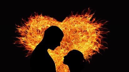 പ്രണയത്തിന് ബാധകമല്ല സാമാന്യ നിയമങ്ങള്!