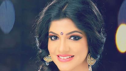 അപര്ണ പാടി, നിരഞ്ജന ആടി തകര്ത്തു വീഡിയോ കാണാം